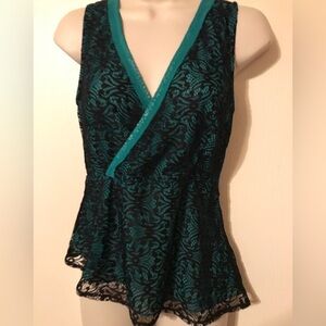 Esley Sleeveless Black and Green Women’s Small Side Zip Top